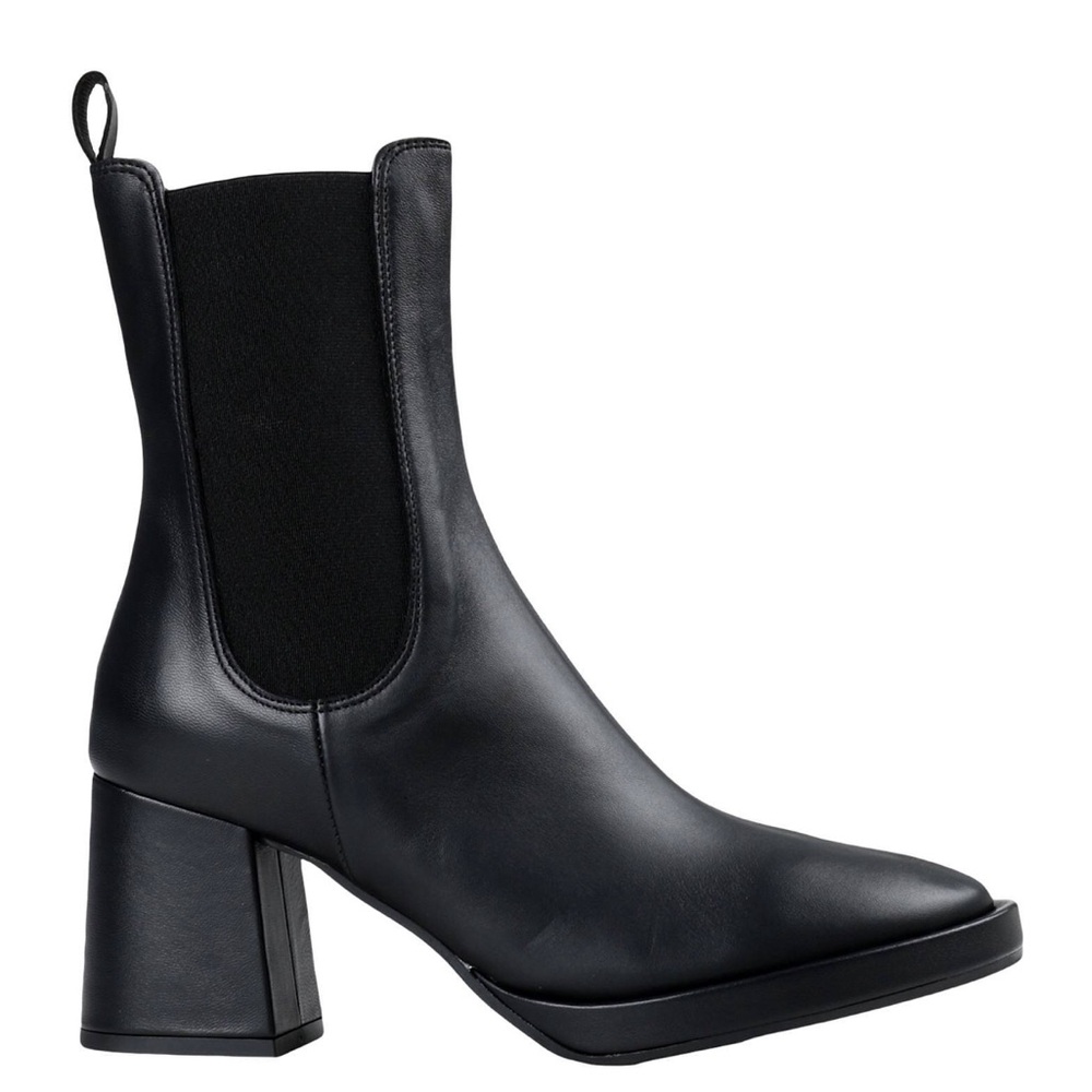 Leather Black Heeled Boots for Women
